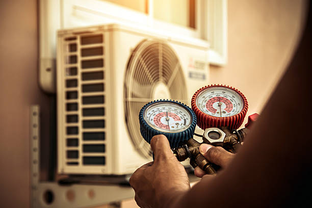Professional Hvac Installation technician working in Vincennes, IN